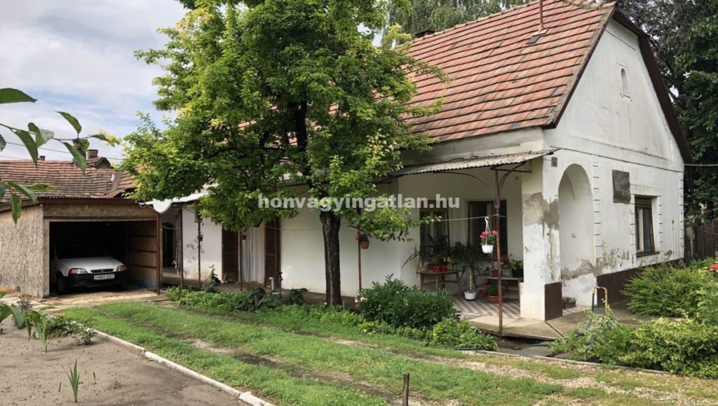 Kiskunlacházi családi ház