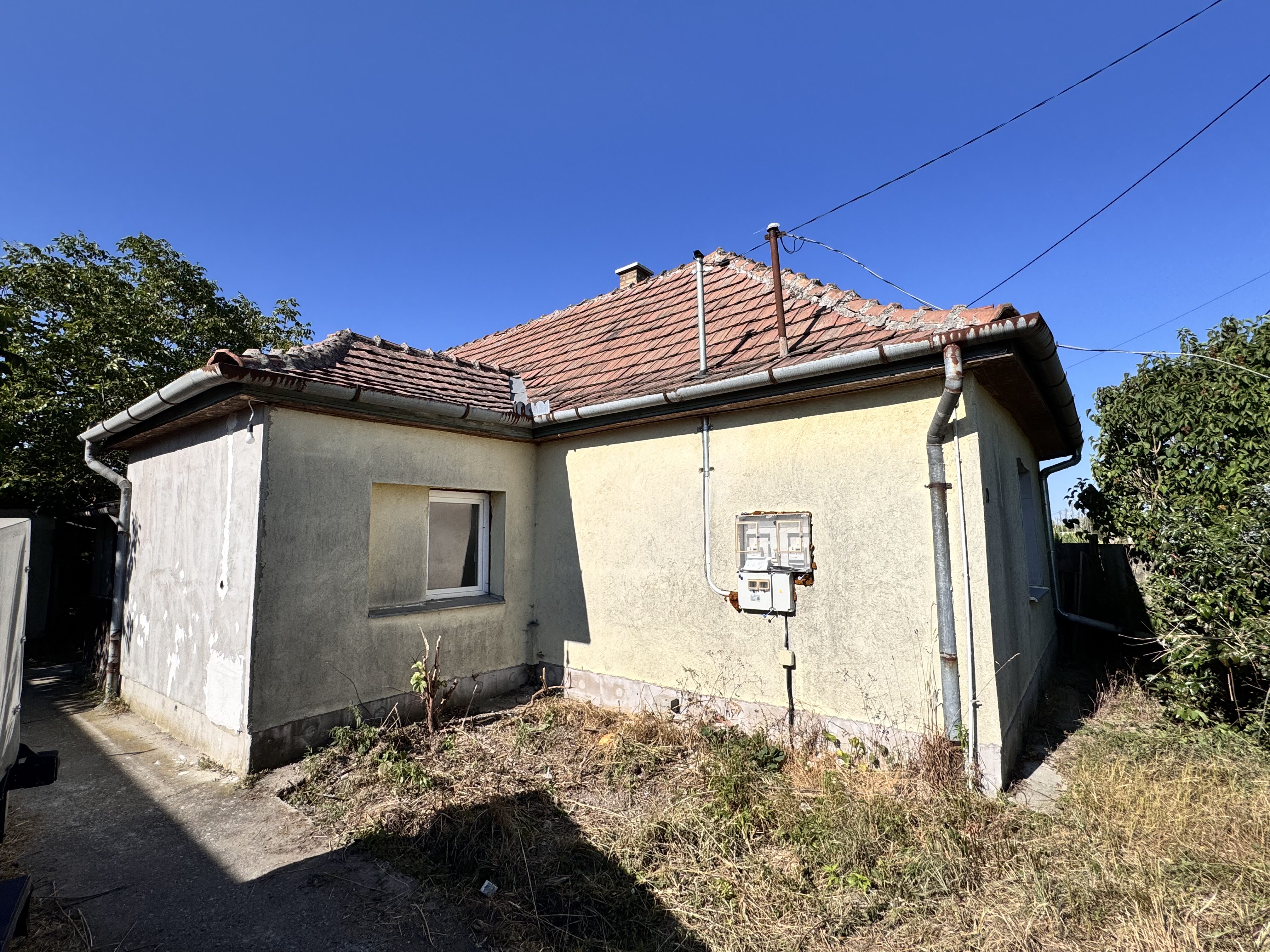KEDVEZŐ ÁRON HÉV KÖZELI CSALÁDI HÁZ RÁCKEVÉN – CS21